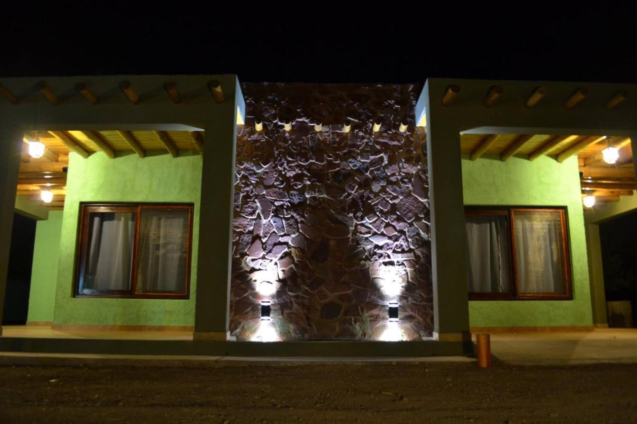 Complejo Los Enamorados Calingasta Exterior foto